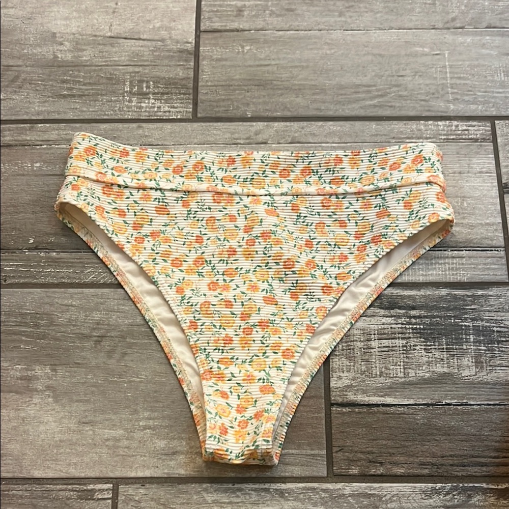 NWT Billabong swim bottoms